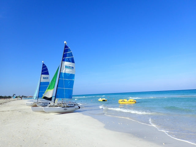 キューバシャツとは|ユニクロから本格派まで、今注目の夏の定番アイテム